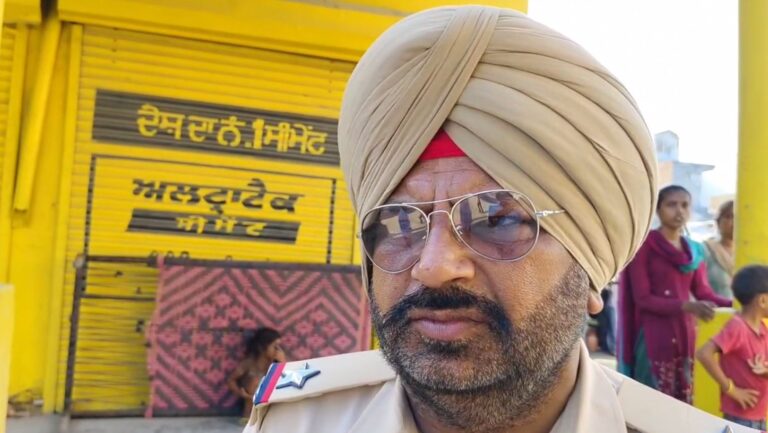 ਫਾਜਿਲਕਾ ਦੀ ਦਾਣਾ ਮੰਡੀ ’ਚੋਂ ਨੌਜਵਾਨ ਦੀ ਲਾਸ਼ ਬਰਾਮਦ/ ਕੈਂਟਰ ਦੇ ਨਾਲ ਲਟਕਦੀ ਹਾਲਤ ’ਚ ਮਿਲੀ ਲਾਸ਼