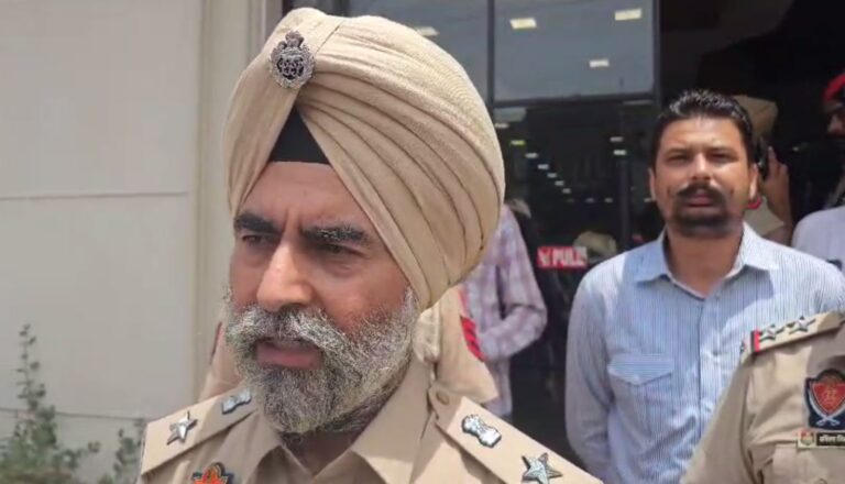 ਅਬੋਹਰ ਦੇ ਮਸ਼ਹੂਰ ਕੱਪੜਾ ਵਪਾਰੀ ਦਾ ਗੋਲੀਆਂ ਮਾਰ ਕੇ ਕਤਲ/ ਸ਼ੋਅਰੂਮ ’ਚ ਆਉਂਦੇ ਨੂੰ ਗੋਲੀਆਂ ਮਾਰ ਉਤਾਰਿਆ ਮੌਤ ਦੇ ਘਾਟ/ ਵਪਾਰੀਆਂ ’ਚ ਗੁੱਸੇ ਦੀ ਲਹਿਰ, ਸਿਆਸੀ ਆਗੂਆਂ ਨੇ ਕੀਤੀ ਨਿੰਦਾ