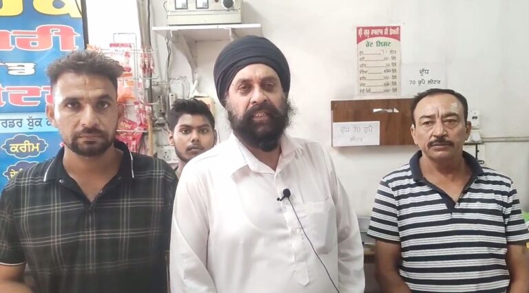 ਮੋਗਾ ’ਚ ਚੋਰਾਂ ਨੇ ਇਕੋ ਰਾਤ 5 ਦੁਕਾਨਾਂ ਨੂੰ ਬਣਾਇਆ ਨਿਸ਼ਾਨਾ/ ਸ਼ਟਰ ਤੋੜ ਕੇ ਨਕਦੀ ਤੇ ਖਾਣ-ਪੀਣ ਦਾ ਸਾਮਾਨ ਲੈ ਕੇ ਹੋਏ ਫਰਾਰ