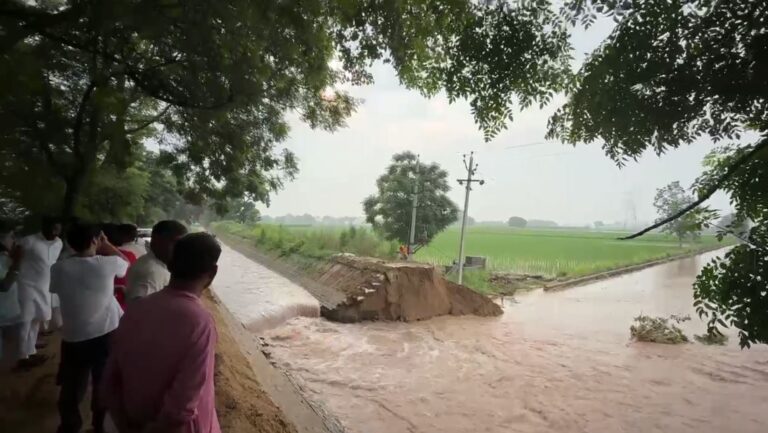 ਤਲਵੰਡੀ ਸਾਬੋ ਦੇ ਪਿੰਡ ਭਗਵਾਨਪੁਰਾ ਦੇ ਰਜਵਾਹੇ ’ਚ ਫਿਰ ਪਿਆ ਪਾੜ; ਤਿੰਨ ਦਿਨ ਪਹਿਲਾਂ ਵੀ ਪਾੜ ਪੈਣ ਕਾਰਨ ਫਸਲਾਂ ਦਾ ਹੋਇਆ ਸੀ ਨੁਕਸਾਨ; ਦੂਜੀ ਵਾਰ ਪੈੜ ਪੈਣ ਤੋਂ ਬਾਅਦ ਕਿਸਾਨਾਂ ਅੰਦਰ ਗੁੱਸੇ ਦੀ ਲਹਿਰ