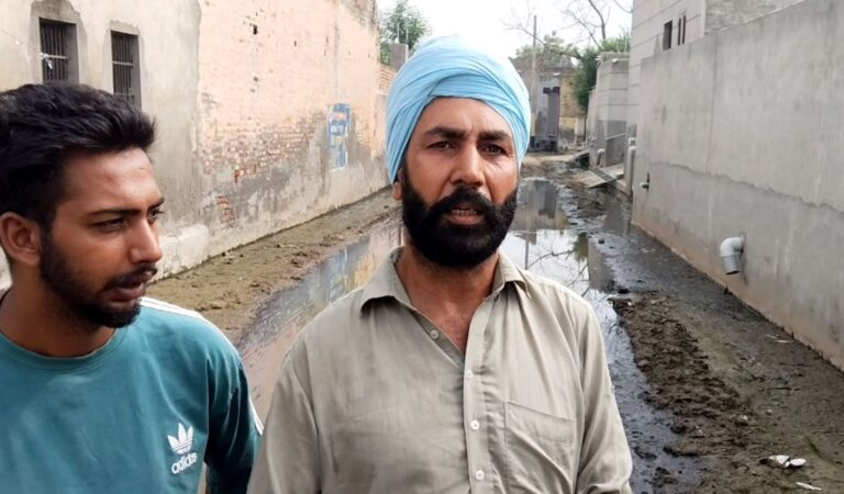 ਮਾਨਸਾ ’ਚ ਲਗਾਤਾਰ ਮੀਂਹ ਨੇ ਵਧਾਈ ਲੋਕਾਂ ਦੀ ਚਿੰਤਾ; ਕਈ ਘਰਾਂ ਅੰਦਰ ਪਾਣੀ ਭਰਨ ਕਾਰਨ ਆਈਆਂ ਤਰੇੜਾਂ; ਪੀੜਤਾ ਨੇ ਸਰਕਾਰ ਅੱਗੇ ਮਦਦ ਲਈ ਲਾਈ ਗੁਹਾਰ