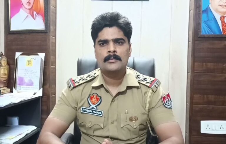 ਅੰਮ੍ਰਿਤਸਰ ‘ਚ ਭੀਖ ਮੰਗਣ ‘ਤੇ ਦਰਜ ਹੋਈ ਪਹਿਲੀ ਐਫਆਈਆਰ; ਪੁਲਿਸ ਨੇ ਬੱਚਿਆਂ ਨਾਲ ਭੀਖ ਮੰਗਣ ’ਤੇ ਕੀਤੀ ਕਾਰਵਾਈ; ਪੰਜਾਬ ਸਰਕਾਰ ਦੀ ਭੀਖ ਪ੍ਰਥਾ ਖਿਲਾਫ ਵਿੱਢੀ ਮੁਹਿੰਮ ਤਹਿਤ ਕੀਤੀ ਕਾਰਵਾਈ