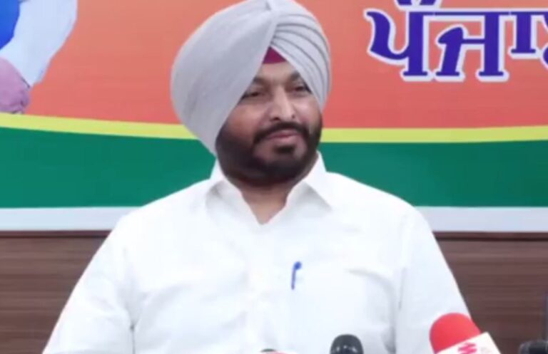 ਕੇਂਦਰੀ ਰਾਜ ਮੰਤਰੀ ਰਵਨੀਤ ਬਿੱਟੂ ਨੇ ਘੇਰੀ ਮਾਨ ਸਰਕਾਰ; ਨਸ਼ਿਆਂ ਤੇ ਲੈਂਡ ਪੁਲਿੰਗ ਨੂੰ ਲੈ ਕੇ ਲੈ ਕੇ ਸਾਧੇ ਤਿੱਖੇ ਹਮਲੇ; ਕਿਹਾ, ਬਾਦਲਾਂ ’ਤੇ ਕਦੋਂ ਕਾਰਵਾਈ ਕਰੇਗੀ ਮਾਨ ਸਰਕਾਰ