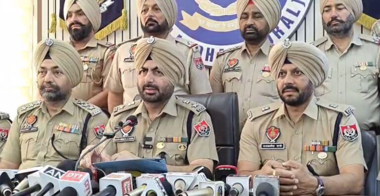 ਜਲੰਧਰ ਪੁਲਿਸ ਵੱਲੋਂ ਫੌਜਾ ਸਿੰਘ ਨੂੰ ਟੱਕਰ ਮਾਰਨ ਵਾਲਾ ਕਾਰ ਚਾਲਕ ਕਾਬੂ; ਘਟਨਾ ਸਥਾਨ ਤੋਂ ਮਿਲੇ ਟੁਕੜਿਆਂ ਜ਼ਰੀਏ ਮੁਲਜ਼ਮ ਤਕ ਪਹੁੰਚੀ ਪੁਲਿਸ; ਐਸਐਸਪੀ ਨੇ ਪ੍ਰੈੱਸ ਕਾਨਫਰੰਸ ਦੌਰਾਨ ਸਾਂਝਾ ਕੀਤੀ ਜਾਣਕਾਰੀ