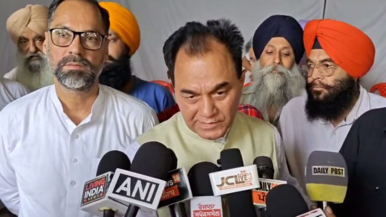 ਫੌਜਾ ਸਿੰਘ ਦੇ ਘਰ ਪਹੁੰਚੇ ਸਾਂਸਦ ਪਵਨ ਕੁਮਾਰ ਟੀਨੂੰ; ਫੌਜਾ ਸਿੰਘ ਦੀ ਅਚਾਨਕ ਮੌਤ ਲਈ ਪ੍ਰਗਟਾਇਆ ਦੁੱਖ;  ਫੌਜਾ ਸਿੰਘ ਦੇ ਨਾਮ ’ਤੇ ਵੱਡੀ ਯਾਦਗਾਰ ਬਣਾਉਣ ਦਾ ਦਿੱਤਾ ਸੁਝਾਅ