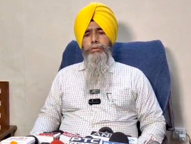 ਸ਼੍ਰੋਮਣੀ ਕਮੇਟੀ ਨੇ ਪਾਕਿਸਤਾਨ ਜਾਣ ਵਾਲੇ ਸ਼ਰਧਾਲੂਆਂ ਤੋਂ ਮੰਗੇ ਪਾਸਪੋਰਟ; ਸ੍ਰੀ ਗੁਰੂ ਨਾਨਕ ਦੇਵ ਜੀ ਦਾ ਪ੍ਰਕਾਸ਼ ਪੁਰਬ ਮਨਾਉਣ ਜਾਵੇਗਾ ਜਥਾ; 4 ਅਗਸਤ ਤੱਕ ਆਪਣੇ ਪਾਸਪੋਰਟ ਜਮ੍ਹਾ ਕਰਵਾਉਣ ਦੀ ਹਦਾਇਤ