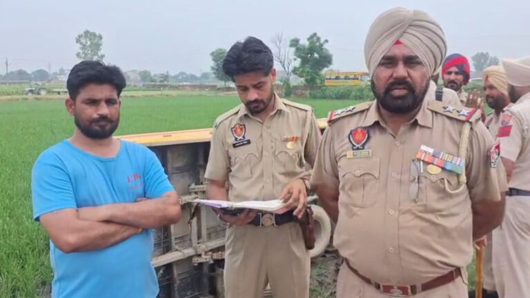 ਬਠਿੰਡਾ ਦੇ ਪਿੰਡ ਮਹਿਰਾਜ ਨੇੜੇ ਪਲਟੀ ਬੱਚਿਆਂ ਨਾਲ ਭਰੀ ਸਕੂਲੀ ਬੱਸ; ਲੋਕਾਂ ਨੇ ਮੁਸ਼ਕਲ ਨਾਲ ਬਾਹਰ ਕੱਢੇ ਬੱਚੇ; ਇਕ ਘੰਟੇ ਤਕ ਨਹੀਂ ਪਹੁੰਚਿਆ ਸਕੂਲ ਤੇ ਪ੍ਰਸ਼ਾਸਨ