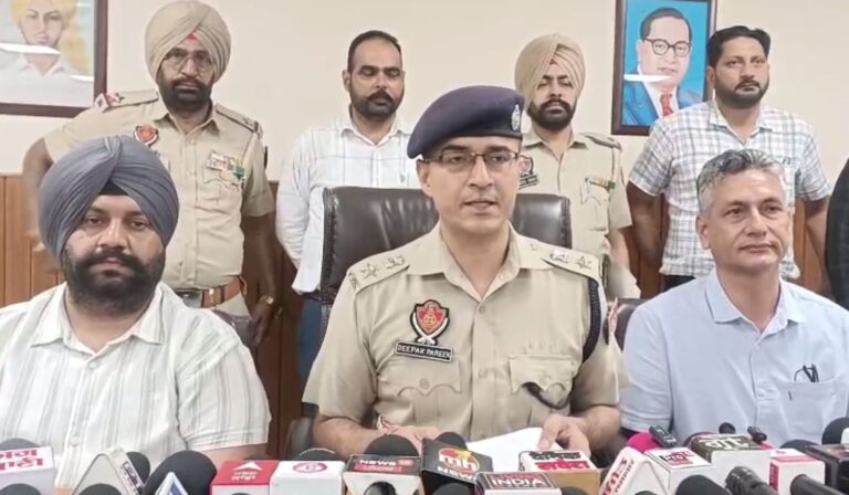 ਤਰਨ ਤਾਰਨ ਪੁਲਿਸ ਵੱਲੋਂ ਲੰਡਾ ਗਰੁਪ ਦਾ ਗੈਂਗਸਟਰ ਕਾਬੂ; ਤਿੰਨ ਵਿਦੇਸ਼ੀ ਪਿਸਤੌਲ ਤੇ ਜ਼ਿੰਦਾ ਕਾਰਤੂਸ ਬਰਾਮਦ