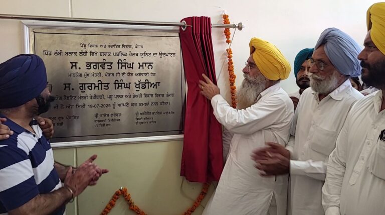 ਲੰਬੀ ਦੇ ਸਿਵਲ ਹਸਪਤਾਲ ਪਹੁੰਚੇ ਖੇਤੀਬਾੜੀ ਮੰਤਰੀ ਖੁਡੀਆ;  35 ਲੱਖ ਨਾਲ ਬਣੇ ਬਲਾਕ ਪਬਲਿਕ ਹੈਲਥ ਸੈਂਟਰ ਦਾ ਕੀਤਾ ਉਦਘਾਟਨ