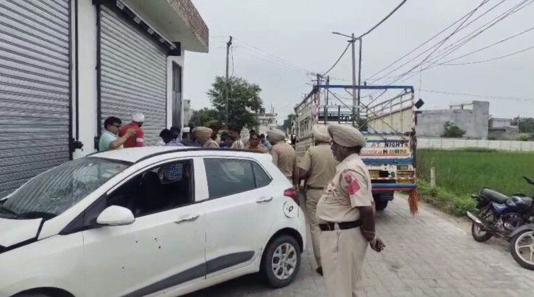 ਅੰਮ੍ਰਿਤਸਰ ਦੇ ਜੰਡਿਆਲਾ ਗੁਰੂ ’ਚ ਵਕੀਲ ’ਤੇ ਚੱਲੀਆਂ ਗੋਲੀਆਂ; ਕਾਰ ਤੇ ਜਾਂਦੇ ਨੂੰ ਗੋਲੀਆਂ ਮਾਰ ਕੇ ਹਮਲਾਵਰ ਫਰਾਰ; ਪੁਲਿਸ ਨੇ ਜ਼ਖਮੀ ਨੂੰ ਹਸਪਤਾਲ ਪਹੁੰਚਾ ਕੇ ਜਾਂਚ ਕੀਤੀ ਸ਼ੁਰੂ