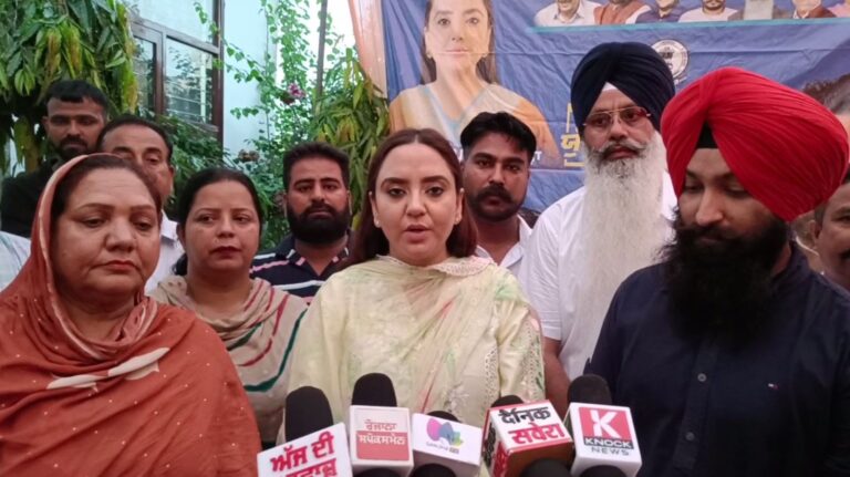 ਮੋਗਾ ਦੇ ਪਿੰਡਾਂ ’ਚ ਵਿਧਾਇਕ ਦੀ ਅਗਵਾਈ ਹੇਠ ਕੱਢੀ ਨਸ਼ਾ ਮੁਕਤੀ ਯਾਤਰਾ; ਵਿਧਾਇਕ ਅਮਨਦੀਪ ਕੌਰ ਅਰੋੜਾ ਨੇ ਲੋਕਾਂ ਨੂੰ ਨਸ਼ਾ ਮੁਕਤੀ ਲਈ ਕੀਤਾ ਪ੍ਰੇਰਿਤ; ਵਾਰਡ-31 ਦੇ ਵਾਸੀਆਂ ਨੂੰ ਚੁਕਾਈ ਨਸ਼ਾ ਮੁਕਤੀ ’ਚ ਪੂਰਨ ਸਹਿਯੋਗ ਦੀ ਸਹੁੰ