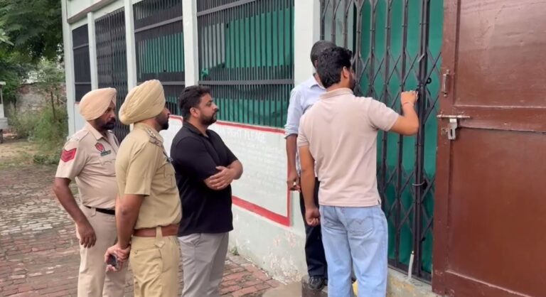 ਸੰਗਰੂਰ ਸਿਹਤ ਮਹਿਕਮੇ ਦਾ ਨਿੱਜੀ ਛੁਡਾਊ ਕੇਂਦਰ ’ਤੇ ਛਾਪਾ;  ਵਿਭਾਗ ਨੇ ਸੈਂਟਰ ਨੂੰ ਸੀਲ ਕਰ ਕੇ ਅਗਲੀ ਜਾਂਚ ਕੀਤੀ ਸ਼ੁਰੂ; ਬਿਨਾਂ ਲਾਇਸੈਂਸ ਤੋਂ ਕੇਂਦਰ ਅੰਦਰ ਰੱਖੇ ਹੋਏ ਸੀ 18 ਮਰੀਜ਼