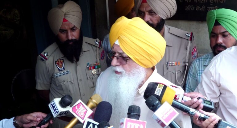 ਪੰਜਾਬ ਵਿਧਾਨ ਸਭਾ ਵਿਖੇ ਹੋਈ ਸਿਲੈਕਟ ਕਮੇਟੀ ਦੀ ਪਲੇਠੀ ਮੀਟਿੰਗ; 15 ਮੈਂਬਰੀ ਕਮੇਟੀ ’ਚੋਂ 13 ਮੈਂਬਰ ਰਹੇ ਮੌਜੂਦਾ; ਚੇਅਰਮੈਨ ਨਿੱਝਰ ਬੋਲੇ, ਛੇ ਮਹੀਨੇ ’ਚ ਰਿਪੋਰਟ ਸੌਂਪ ਦੇਵੇਗੀ ਕਮੇਟੀ