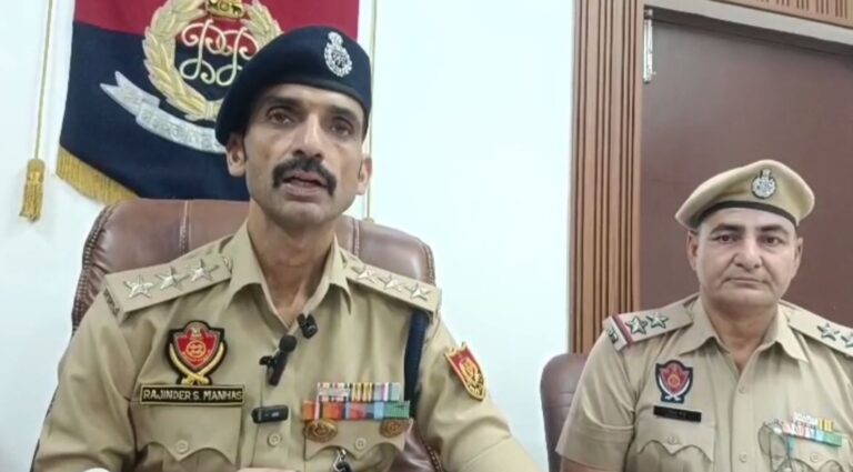 ਗੁਰਦਾਸਪੁਰ ਪੁਲਿਸ ਵੱਲੋਂ ਅੱਧਾ ਕਿਲੋ ਹੈਰੋਇਨ ਸਮੇਤ ਇਕ ਕਾਬੂ; ਡਰੋਨ ਰਸਤੇ ਪਾਕਿਸਤਾਨ ਤੋਂ ਮੰਗਵਾਉਂਦੇ ਸੀ ਹੈਰੋਇਨ; ਜਾਸੂਸੀ ਦੇ ਦੋਸ਼ ਹੇਠਾਂ ਜੇਲ੍ਹ ਅੰਦਰ ਬੰਦ ਦੋਸ਼ੀ ਦਾ ਭਰਾ ਐ ਮੁਲਜ਼ਮ