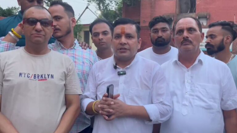 ਗੁਰਦਾਸਪੁਰ ਵਿਖੇ ਅਤਿਵਾਦੀ ਹਮਲੇ ਦੇ ਸ਼ਹੀਦਾਂ ਦੀ ਯਾਦ ਕੱਢਿਆ ਕੈਂਡਲ ਮਾਰਚ ; 10 ਸਾਲ ਪਹਿਲਾਂ ਕਸ਼ਮੀਰੀ ਅਤਿਵਾਦੀਆਂ ਨੇ ਕੀਤਾ ਸੀ ਹਮਲਾ