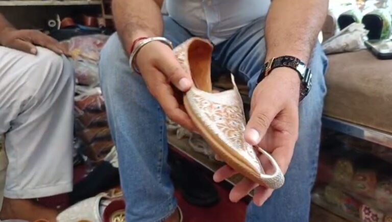 ਨਕਲ ਕਰਨ ਨੂੰ ਲੈ ਕੇ ਮੁੜ ਵਿਵਾਦਾਂ ’ਚ ਘਿਰੀ ਇਤਾਲਵੀ ਕੰਪਨੀ ਪ੍ਰਾਡਾ; ਕੋਲਹਾਪੁਰੀ ਚੱਪਲਾਂ ਵਾਂਗ ਪੰਜਾਬੀ ਜੁੱਤੀ ਦੀ ਨਕਲ ਦੇ ਲੱਗੇ ਇਲਜ਼ਾਮ