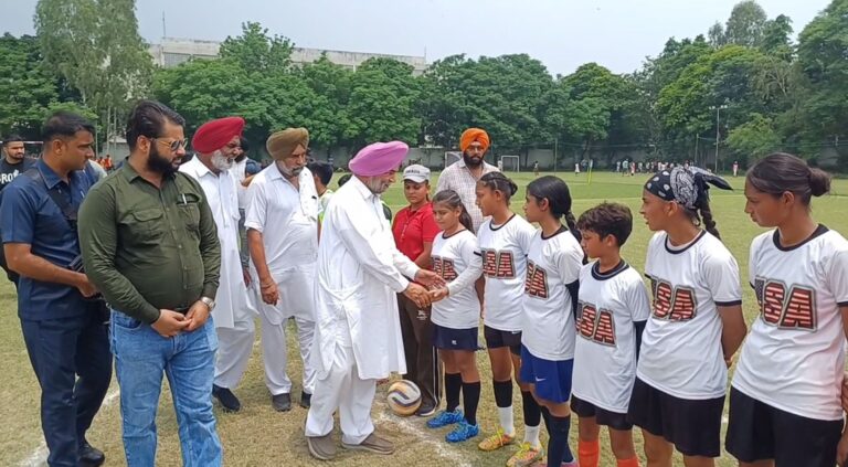 ਫਤਹਿਗੜ੍ਹ ਸਾਹਿਬ ਵਿਖੇ ਚੌਥੀ ਫੁਟਬਾਲ ਬੇਬੀ ਲੀਗ ਸ਼ੁਰੂ; ਸਾਬਕਾ ਵਿਧਾਇਕ ਦੀਦਾਰ ਸਿੰਘ ਭੱਟੀ ਨੇ ਕੀਤਾ ਉਦਘਾਟਨ