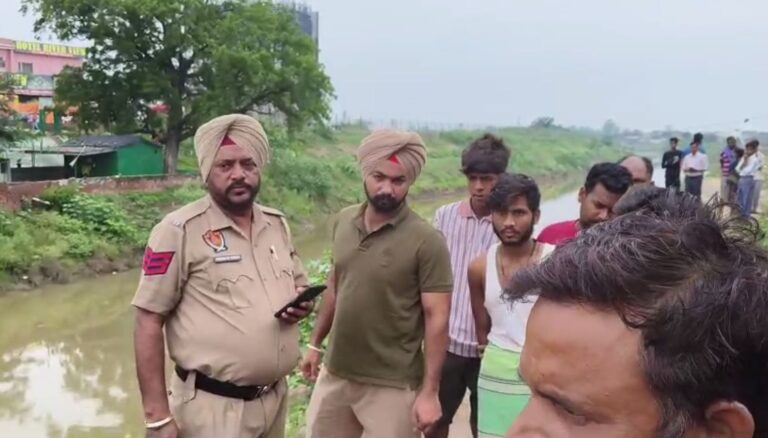 ਪਟਿਆਲਾ ਦੀ ਵੱਡੀ ਨਦੀ ‘ਚੋਂ ਮਿਲੀ ਅਣਪਛਾਤੀ ਲਾਸ਼; ਪੁਲਿਸ ਨੇ ਲਾਸ਼ ਮੋਰਚਰੀ ’ਚ ਰਖਵਾ ਕੇ ਜਾਂਚ ਕੀਤੀ ਸ਼ੁਰੂ