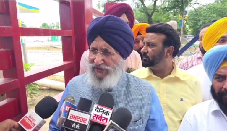 ਨਾਭਾ ਜੇਲ੍ਹ ’ਚ ਬਿਕਰਮ ਮਜੀਠੀਆ ਨੂੰ ਮਿਲਣ ਪਹੁੰਚੇ ਅਕਾਲੀ ਆਗੂ; ਸਾਬਕਾ ਮੰਤਰੀ ਦਲਜੀਤ ਚੀਮਾ ਸਮੇਤ ਕਈ ਆਗੂਆਂ ਨੇ ਮੰਗੀ ਮਨਜੂਰੀ; ਜੇਲ੍ਹ ਸੁਪਰਡੈਂਟ ਵੱਲੋਂ ਮਿਲਣੀ ਤੋਂ ਮਨ੍ਹਾ ਕਰਨ ਨੂੰ ਲੈ ਕੇ ਪ੍ਰਗਟਾਈ ਨਰਾਜਗੀ