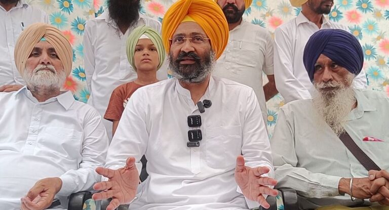 ਬਰਨਾਲਾ ਵਿਖੇ ਹੋਈ ਅਕਾਲੀ ਦਲ ਸੁਧਾਰ ਲਹਿਰ ਦੇ ਆਗੂਆਂ ਦੀ ਮੀਟਿੰਗ/ ਸਾਬਕਾ ਖਜਾਨਾ ਮੰਤਰੀ ਪਰਮਿੰਦਰ ਢੀਂਡਸਾ ਨੇ ਰੱਖੇ ਵਿਚਾਰ/ ਅਕਾਲੀ ਦਲ ਤੇ ਸਰਕਾਰ ਵੱਲ ਸਾਧੇ ਨਿਸ਼ਾਨੇ