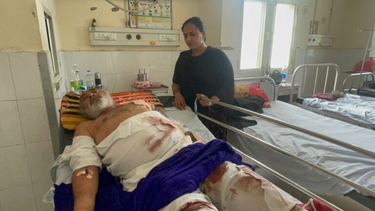 ਫਗਵਾੜਾ ’ਚ ਅਣਪਛਾਤਿਆਂ ਵੱਲੋਂ ਬਜ਼ੁਰਗ ’ਤੇ ਜਾਨਲੇਵਾ ਹਮਲਾ; ਤੇਜ਼ਧਾਰ ਹਥਿਆਰਾਂ ਨਾਲ ਵੱਡ-ਟੁੱਕ ਕਰ ਕੇ ਕੀਤਾ ਗੰਭੀਰ ਜ਼ਖਮੀ; ਕਾਰ ’ਚ ਸਵਾਰ ਹੋ ਕੇ ਆਏ ਸੀ ਹਮਲਾਵਰ, ਪੁਲਿਸ ਕਰ ਰਹੀ ਜਾਂਚ