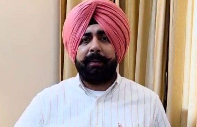 ਬੇਅਦਬੀ ਮਾਮਲਿਆਂ ਬਾਰੇ ਸਖਤ ਕਾਨੂੰਨ ਦੇ ਮੁੱਦੇ ’ਤੇ ਸਿਆਸਤ ਗਰਮਾਈ/ ਅਕਾਲੀ ਦਲ ਨੇ ਸਰਕਾਰ ’ਤੇ ਲਾਏ ਮੁੱਦੇ ’ਤੇ ਸਿਆਸਤ ਕਰਨ ਦੇ ਇਲਜ਼ਾਮ