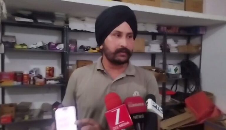 ਸਮਰਾਲਾ ’ਚ ਬੈਟਰੀ ਵਿਕਰੇਤਾ ਨਾਲ ਵੱਜੀ ਆਨਲਾਈਨ ਠੱਗੀ; ਫੌਜੀ ਜਵਾਨ ਬਣ ਕੇ ਉਡਾਏ 23 ਹਜ਼ਾਰ 400 ਰੁਪਏ; ਇਕ ਹੋਰ ਦੁਕਾਨਦਾਰ ਦਾ ਸਿਆਣਪ ਕਾਰਨ ਹੋਇਆ ਬਚਾਅ