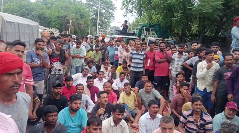 ਜਲੰਧਰ ਦੀ ਸਬਜ਼ੀ ਮੰਡੀ ’ਚ ਗੇਟ ਪਰਚੀ ਨੂੰ ਲੈ ਕੇ ਵਿਵਾਦ; ਵਪਾਰੀਆਂ ਨੇ ਮੰਡੀ ਦਾ ਗੇਟ ਬੰਦ ਕਰ ਕੇ ਦਿੱਤਾ ਧਰਨਾ