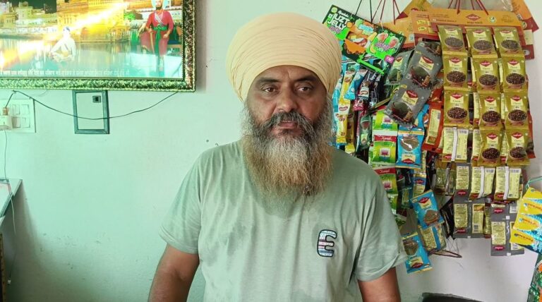 ਗੁਰਦਾਸਪੁਰ ’ਚ ਦੁਕਾਨ ਅੰਦਰ ਚੋਰੀ ਦੀ ਅਸਫਲ ਕੋਸ਼ਿਸ਼; ਅੱਧੇ ਘੰਟੇ ਤਕ ਸ਼ਟਰ ਤੋੜਣ ਦੀ ਕੋਸ਼ਿਸ਼ ਕਰਦਾ ਰਿਹਾ ਚੋਰ; ਘਟਨਾ ਸੀਸੀਟੀਵੀ ’ਚ ਕੈਦ, ਪੁਲਿਸ ਗਸ਼ਤ ਵਧਾਉਣ ਦੀ ਮੰਗ