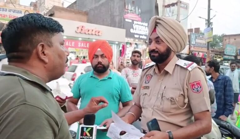 ਮੋਗਾ ਪੁਲਿਸ ਨੇ ਆਵਾਜਾਈ ਤੋੜਣ ਵਾਲਿਆਂ ’ਤੇ ਕੱਸਿਆ ਸਿਕੰਜਾ; ਸ਼ਹਿਰ ਦੇ ਐਂਟਰੀ ਪੁਆਇੰਟਾਂ ਤੇ ਵਾਹਨਾਂ ਦੀ ਕੀਤੀ ਜਾ ਰਹੀ ਜਾਂਚ;