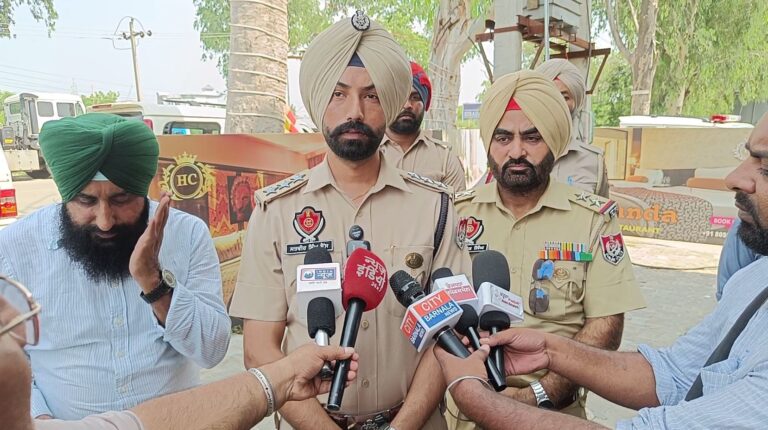 ਨਾਲਾ ਪੁਲਿਸ ਦੀ ਤਿੰਨ ਨਿੱਜੀ ਹੋਟਲਾਂ ’ਤੇ ਛਾਪੇਮਾਰੀ; ਹੋਟਲਾਂ ਅੰਦਰ ਹੋ ਰਹੀਆਂ ਬੇਨਿਯਮੀਆਂ ਦੀ ਕੀਤੀ ਜਾਂਚ; ਹੋਟਲ ਅੰਦਰ ਠਹਿਰ ਜੋੜਿਆਂ ਤੋਂ ਵੀ ਕੀਤੀ ਪੁਛਗਿੱਛ