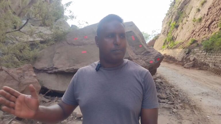 ਪਠਾਨਕੋਟ ਤੋਂ ਡੈਮ ਨੂੰ ਜਾਂਦੇ ਰਸਤੇ ਦੀ ਖਸਤਾ ਹਾਲਤ ਤੋਂ ਰਾਹਗੀਰ ਪ੍ਰੇਸ਼ਾਨ/ ਜ਼ਮੀਨ ਖਿਸਕਣ ਕਾਰਨ ਵਿਗੜੀ ਸੀ ਹਾਲਤ/ ਮਲਬਾ ਨਾ ਹਟਾਉਣ ਦੇ ਚਲਦਿਆਂ ਵਧੀ ਰਾਹਗੀਰਾਂ ਦੀ ਮੁਸ਼ਕਲ