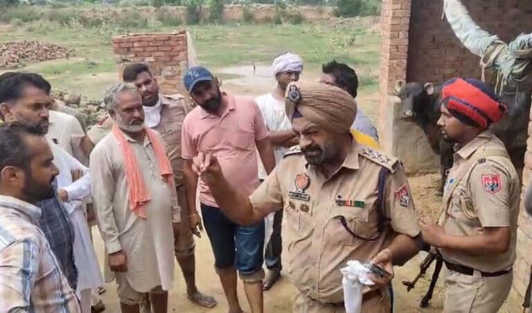 ਬਠਿੰਡਾ ’ਚ ਝੋਨੇ ਦੇ ਖੇਤਾਂ ’ਚੋਂ ਮਿਲੀ 17 ਸਾਲਾ  ਲੜਕੀ ਦੀ ਲਾਸ਼; ਬੀਤੇ ਦਿਨ ਹੋਈ ਸੀ ਲਾਪਤਾ, ਪੁਲਿਸ ’ਤੇ ਢਿੱਲੀ ਕਾਰਵਾਈ ਦੇ ਇਲਜ਼ਾਮ; ਪੁਲਿਸ ਨੇ ਲਾਸ਼ ਕਬਜ਼ੇ ’ਚ ਲੈ ਕੇ ਜਾਂਚ ਕੀਤੀ ਸ਼ੁਰੂ