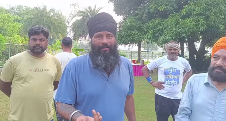 ਮਾਨਸਾ ’ਚ ਨਸ਼ਾ ਮੁਕਤੀ ਯਾਤਰਾ ਸਮਾਗਮ ’ਚ ਪਹੁੰਚਿਆ ਪਰਮਿੰਦਰ ਝੋਟਾ; ਸੱਦਾ ਪੱਤਰ ਦੇ ਬਾਵਜੂਦ ਨਹੀਂ ਪਹੁੰਚੇ ਵਿਧਾਇਕ ਤੇ ਆਗੂ;  ਸਮਾਗਮ ’ਤੇ ਕੀਤੀ ਫਜੂਲ-ਖਰਚੀ ਨੂੰ ਲੈ ਕੇ ਚੁੱਕੇ ਸਵਾਲ