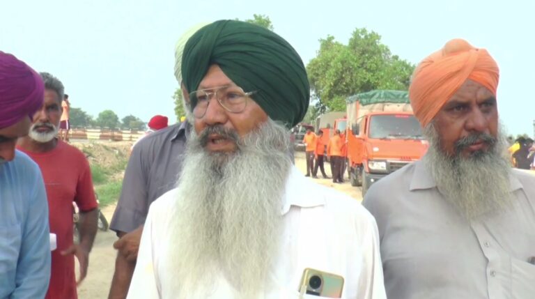 ਫਰੀਦਕੋਟ ਦੇ ਪਿੰਡ ਫਿੱਡੇ ਕਲਾਂ ਨੇੜੇ ਨਹਿਰ ’ਚ ਡਿੱਗੀ ਆਲਟੋ ਕਾਰ; ਕਾਰ ’ਚ ਸਵਾਰ ਫੌਜੀ ਜਵਾਨ ਪਤਨੀ ਸਮੇਤ ਲਾਪਤਾ; ਐਨਡੀਆਰਐਫ ਟੀਮ ਕਰ ਰਹੀ ਤਲਾਸ਼, ਨਹਿਰੀ ਵਿਭਾਗ ’ਤੇ ਉੱਠੇ ਸਵਾਲ