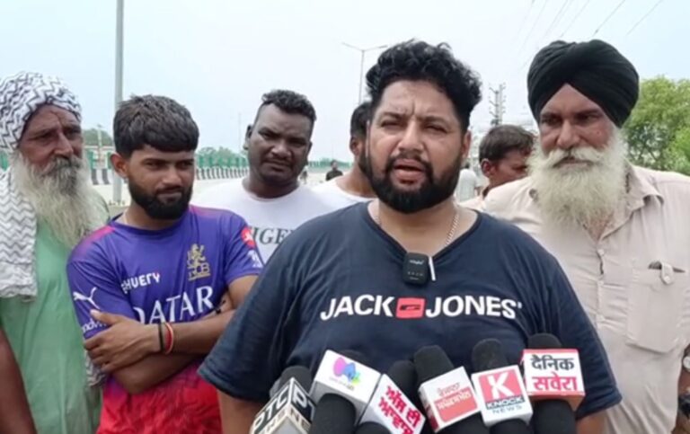 ਮੋਗਾ ਦੇ ਪਿੰਡ ਡਾਲਾ ਵਾਸੀ ਹੜ੍ਹਾਂ ਵਰਗਾ ਹਾਲਤਾਂ ਦਾ ਸਾਹਮਣਾ ਕਰਨ ਲਈ ਮਜ਼ਬੂਰ; ਆਪਣੇ ਖਰਚੇ ’ਤੇ ਕਰ ਰਹੇ ਪਾਣੀ ਨਿਕਾਸੀ ਦਾ ਪ੍ਰਬੰਧ; ਇਕ ਹਜ਼ਾਰ ਏਕੜ ਜ਼ਮੀਨ ਅੰਦਰ ਖੜ੍ਹਿਆ 5-5 ਫੁੱਟ ਤਕ ਪਾਣੀ