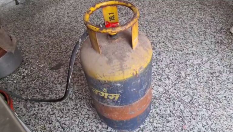 ਅੰਮ੍ਰਿਤਸਰ ਦੇ ਦੁਕਾਨਦਾਰਾਂ ਨੇ ਕਮਰਸ਼ੀਅਲ ਗੈਸ ਕੀਮਤ ਕਟੌਤੀ ਨੂੰ ਦੱਸਿਆ ਨਾਕਾਫੀ; ਸਰਕਾਰ ਤੋਂ ਘੱਟ ਤੋਂ ਘੱਟ 100 ਤੋਂ 150 ਰੁਪਏ ਕੀਮਤ ਘਟਾਉਣ ਦੀ ਕੀਤੀ ਮੰਗ