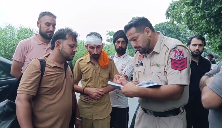 ਹੁਸ਼ਿਆਰਪੁਰ ’ਚ ਟਰੱਕ ਨੂੰ ਬਚਾਉਂਦਿਆਂ ਪਲਟੀ ਰੋਡਵੇਜ ਦੀ ਬੱਸ; ਡਰਾਈਵਰ ਜ਼ਖਮੀ, ਸਵਾਰੀਆਂ ਦਾ ਹੋਇਆ ਬਚਾਅ