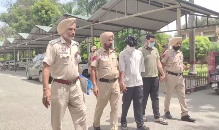 ਫਰੀਦਕੋਟ ਪੁਲਿਸ ਵੱਲੋਂ ਬੈਂਕ ਘਪਲਾ ਮਾਮਲੇ ਇਕ ਹੋਰ ਗ੍ਰਿਫਤਾਰੀ; ਮੁਲਜ਼ਮ ਦੇ ਪੈਸਿਆਂ ਨੂੰ ਜਾਇਦਾਦ ’ਚ ਕਰਦਾ ਸੀ ਇਨਵੈਸਟ; ਦੋ ਹੋਰ ਵਿਅਕਤੀਆਂ ਨੂੰ ਛੇਤੀ ਕਾਬੂ ਕਰ ਲੈਣ ਦਾ ਕੀਤਾ ਦਾਅਵਾ