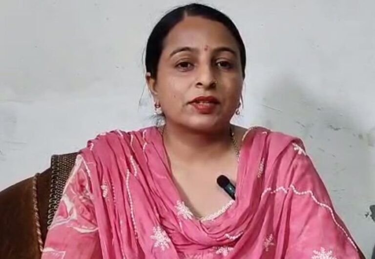 ਫਿਰੋਜ਼ਪੁਰ ਪ੍ਰਸ਼ਾਸਨ ਨੇ ਮਹਿਲਾ ਅਧਿਆਪਕਾਂ ਨੂੰ ਕੀਤਾ ਨਜ਼ਰਬੰਦ; ਬੀਤੇ ਦਿਨ ਸਕੂਲ ਅੰਦਰ ਵੀ ਕਈ ਘੰਟੇ ਕੀਤਾ ਗਿਆ ਨਜ਼ਰਬੰਦ; ਅਜ਼ਾਦੀ ਦਿਹਾੜਾ ਮੌਕੇ ਗੁਲਾਮੀ ਅਹਿਸਾਸ ਕਰਵਾਉਣ ਦੇ ਲੱਗੇ ਇਲਜ਼ਾਮ