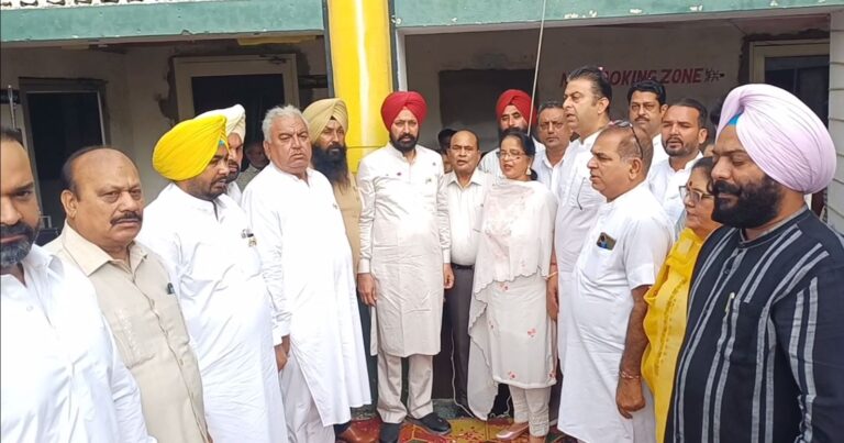 ਨਗਰ ਕੌਂਸਲ ਸਰਹਿੰਦ ਵਿਖੇ ਆਜ਼ਾਦੀ ਦਿਹਾੜੇ ਮੌਕੇ ਸਮਾਗਮ; ਵਿਧਾਇਕ ਲਖਬੀਰ ਰਾਏ ਤੇ ਕੌਂਸਲ ਪ੍ਰਧਾਨ ਨੇ ਲਹਿਰਾਇਆ ਕੌਮੀ ਝੰਡਾ