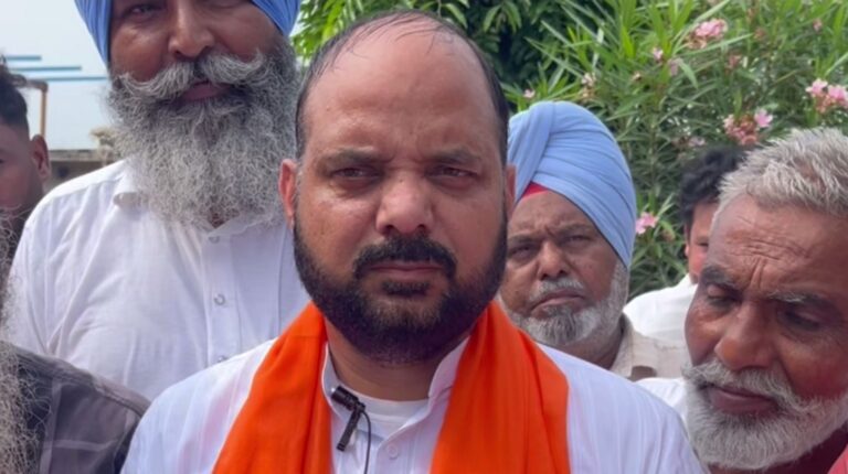 ਅੰਮ੍ਰਿਤਸਰ ’ਚ ਐਸਸੀ ਭਾਈਚਾਰੇ ਖਿਲਾਫ ਅਪਸ਼ਬਦ ਦਾ ਮੁੱਦਾ ਗਰਮਾਇਆ; ਪਿੰਡ ਸਾਰੰਗੜਾ ਦੇ ਪਰਿਵਾਰ ਨੇ ਪੁਲਿਸ ਕੋਲ ਸ਼ਿਕਾਇਤ ਦੇ ਕੇ ਮੰਗੀ ਕਾਰਵਾਈ; ਪੁਲਿਸ ਪ੍ਰਸ਼ਾਸਨ ’ਤੇ ਲੱਗੇ ਢਿੱਲੀ ਕਾਰਵਾਈ ਦੇ ਇਲਜ਼ਾਮ