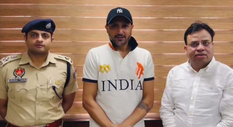 ਕਪੂਰਥਲਾ ’ਚ ਹਰਭਜਨ ਸਿੰਘ ਨੇ ਵੰਡੇ ਇਲੈਕਟ੍ਰਾਨਿਕ ਵ੍ਹੀਲਚੇਅਰ; ਆਪਣੇ ਅਖਤਿਆਰੀ ਫੰਡ ’ਚੋਂ 6 ਲੋੜਵੰਦਾਂ ਦੀ ਕੀਤੀ ਮਦਦ