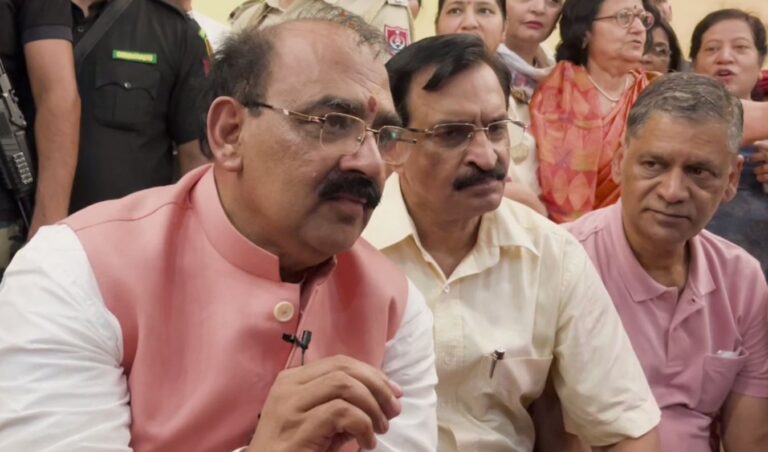 ਮੋਗਾ ’ਚ ਸਰਕਾਰ ’ਤੇ ਵਰ੍ਹੇ ਭਾਜਪਾ ਕਾਰਜਕਾਰੀ ਪ੍ਰਧਾਨ ਅਸ਼ਵਨੀ ਸ਼ਰਮਾ; ਰਣਜੀਤ ਸਿੰਘ ਗਿੱਲ ਸਮੇਤ ਵੱਖ ਵੱਖ ਮੁੱਦਿਆਂ ਨੂੰ ਲੈ ਕੇ ਸਾਧੇ ਨਿਸ਼ਾਨੇ; ਕਿਹਾ, ਆਪ ’ਚ ਸ਼ਾਮਲ ਨਾ ਹੋਣ ਦੇ ਚਲਦਿਆਂ ਗਿੱਲ ਦੇ ਘਰ ਭੇਜੀ ਐ ਵਿਜੀਲੈਂਸ