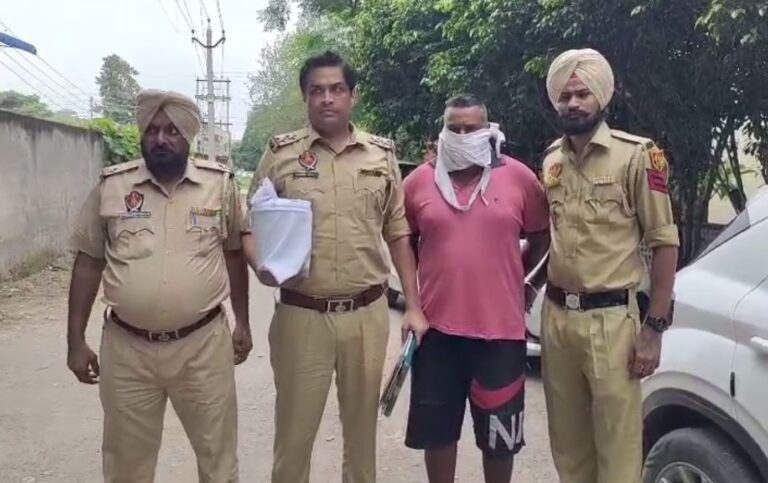 ਅੰਮ੍ਰਿਤਸਰ ਦੇ ਥਾਣਾ ਘਰਿੰਡਾ ਪੁਲਿਸ ਹੱਥ ਲੱਗੀ ਵੱਡੀ ਸਫਲਤਾ; 1 ਕਿੱਲੋ 800 ਗਰਾਮ ਹੈਰੋਇਨ ਸਮੇਤ ਨਸ਼ਾ ਤਸਕਰ ਕਾਬੂ