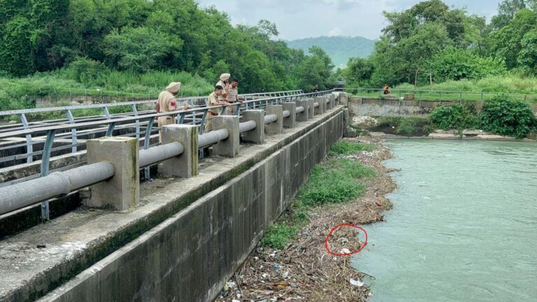 ਭਾਖੜਾ ਨੰਗਲ ਨਹਿਰ ’ਚ ਮਿਲੀ ਨਵਜੰਮੇ ਬੱਚੇ ਦੀ ਲਾਸ਼; ਪੁਲਿਸ ਨੇ ਲਾਸ਼ ਨੂੰ ਮੋਰਚਰੀ ’ਚ ਰਖਵਾ ਕੇ ਜਾਂਚ ਕੀਤੀ ਸ਼ੁਰੂ