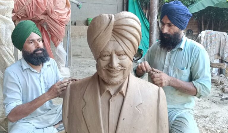 ਆਰਟਿਸਟ ਮਨਜੀਤ ਸਿੰਘ ਵੱਲੋਂ ਜਸਵਿੰਦਰ ਭੱਲਾ ਨੂੰ ਸ਼ਰਧਾਂਜਲੀ; ਸਟੈਚੂ ਬਣਾ ਕੇ ਜਸਵਿੰਦਰ ਭੱਲਾ ਨੂੰ ਦਿੱਤੀ ਸੱਚੀ ਸ਼ਰਧਾਂਜਲੀ