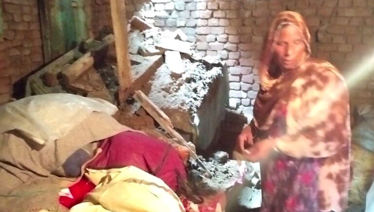 ਬਟਾਲਾ ’ਚ ਮੀਂਹ ਨਾਲ ਡਿੱਗੀ ਵਿਧਵਾ ਦੇ ਘਰ ਦੀ ਛੱਤ; ਜਾਨੀ ਨੁਕਸਾਨ ਤੋਂ ਬਚਾਅ, ਬਰਬਾਦ ਹੋਇਆ ਸਾਰਾ ਸਾਮਾਨ; ਸਰਕਾਰ ਤੇ ਸਮਾਜ ਸੇਵੀਆਂ ਅੱਗੇ ਲਾਈ ਮਦਦ ਲਈ ਗੁਹਾਰ