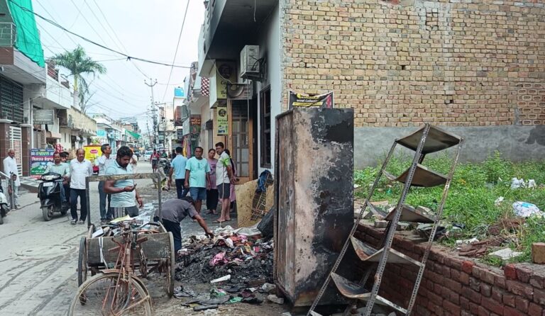 ਮਲੋਟ ’ਚ ਘਰ ਨੂੰ ਅਚਾਨਕ ਅੱਗ ਲੱਗਣ ਕਾਰਨ ਭਾਰ ਨੁਕਸਾਨ; ਫਾਇਰ ਬ੍ਰਿਗੇਡ ਨੇ ਲੋਕਾਂ ਦੀ ਮਦਦ ਨਾਲ ਪਾਇਆ ਕਾਬੂ