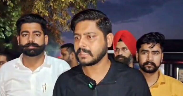 ਬਟਾਲਾ ਨਗਰ ਨਿਗਮ ਦੇ ਅਧਿਕਾਰੀ ਦੀ ਵਿਧਾਇਕ ਨੇ ਲਾਈ ਕਲਾਸ; ਸੈਂਟਰੀ ਇੰਸਪੈਕਟਰ ਨੂੰ ਡਿਊਟੀ ’ਚ ਕੁਤਾਹੀ ਬਦਲੇ ਕੀਤਾ ਸਸਪੈਂਡ